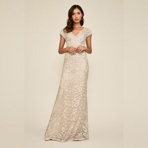 NWT TADASHI SHOJI LEVANT Embroidered FLORAL LACE Gown size 14